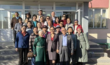 АХМАДУУДДАА ХҮНДЭТГЭЛ ҮЗҮҮЛЛЭЭ.