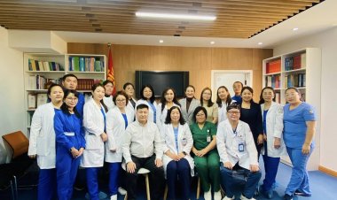 Аймгийн ЭМГ, АНЭ, ЗҮНЭ - ийн эмч мэргэжилтнүүд нийт 18 хүний бүрэлдхүүнтэй баг Хавдар судлалын үндэсний төвд хамтын ажиллагааны хүрээнд 2022/10/28-ны өдөр ажиллаж, чанрын менежментийн тогтолцоо ISO9001:2015 стандартыг хэрхэн хэрэгжүүлж буйг удирдлага, чанрын алба, эм зүй, лаборатори, хөнгөвчлөх-хими эмчилгээ , сувилахуйн албаны чиглэлээр туршлага судлаж ирлээ